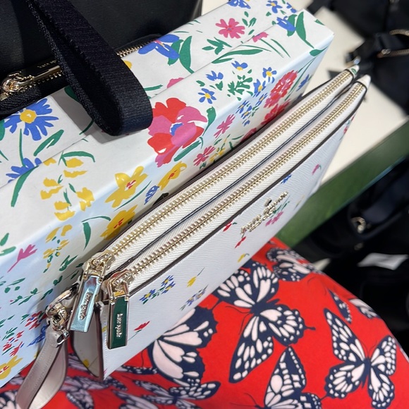 Kate Spade Staci Garden Bouquet Boxed Zip Wristlet
Cream Multi - Picture 4 of 16